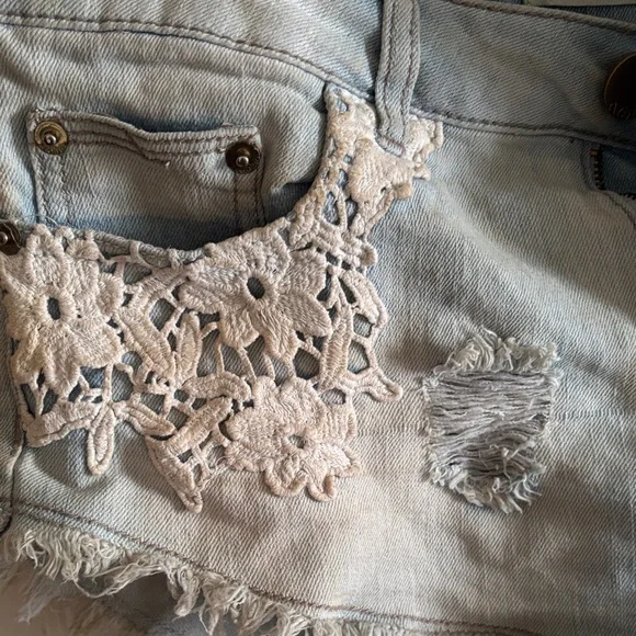 No Boundaries Light Blue Jean Shorts with Lace - Picture 2 of 2